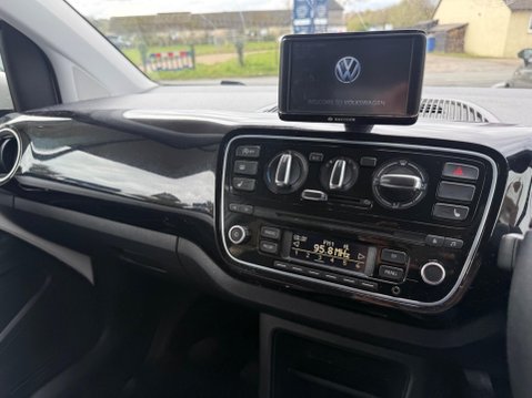 Volkswagen Up 1.0 BlueMotion Tech High up! Euro 5 (s/s) 5dr 12