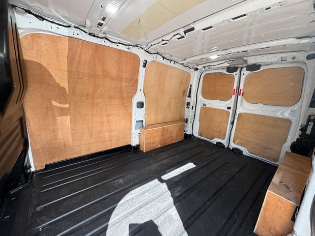 Ford Transit Custom SWB L1H1 Low Roof Limited 300 Air Con Alloys Cam Sensors EURO 6 11