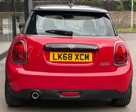 Mini Hatch Cooper 1.5 Petrol Manual Chili / Media XL 3 door - SAT NAV + APPLE CAR PLAY 7