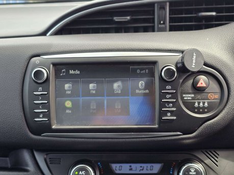 Toyota Yaris 1.5 VVT-h Design Hatchback 5dr Petrol Hybrid E-CVT Euro 6 (s/s) (100 ps) 32