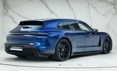 Porsche Taycan GTS Sport Turismo 3