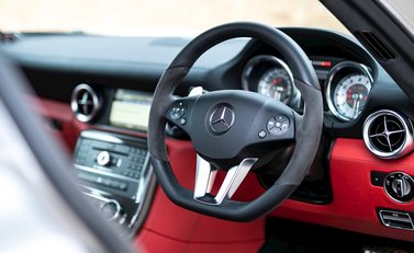 Mercedes-Benz SLS AMG 13