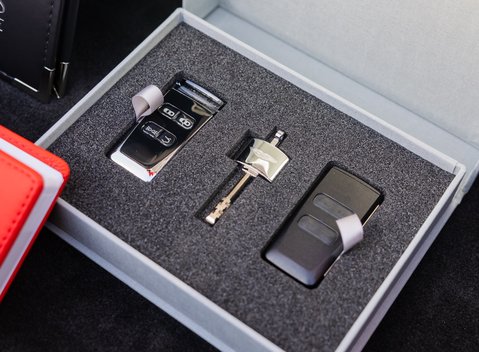 Aston Martin V12 Vantage S Roadster 51