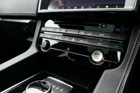 Jaguar F-Pace 2.0 F-Pace Chequered Flag AWD Auto 4WD 5dr 30