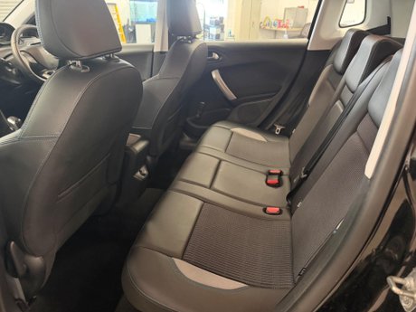 Peugeot 2008 1.2 PureTech Urban Cross Euro 6 (s/s) 5dr 11