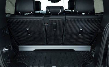 Land Rover Defender 90 V8 Bond Edition 29