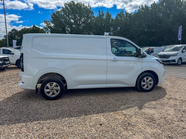 Ford Transit Custom SWB L1H1 Low Roof Limited 300 Air Con Alloys Cam Sensors EURO 6 5