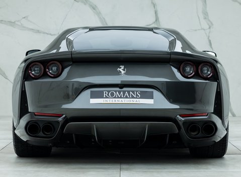 Ferrari 812 Superfast 5