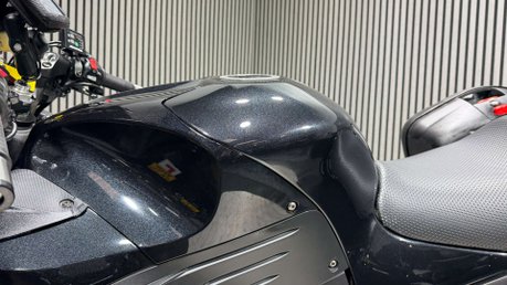 Kawasaki ZZR1400 2010 ONLY 30K STUNNING BIKE PANNIERS LONG MOT WARRANTY 1400CC 27