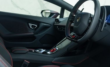 Lamborghini Huracan LP 640-4 EVO 13