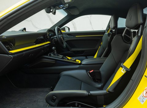 Porsche 911 GT3 TOURING (992) 16