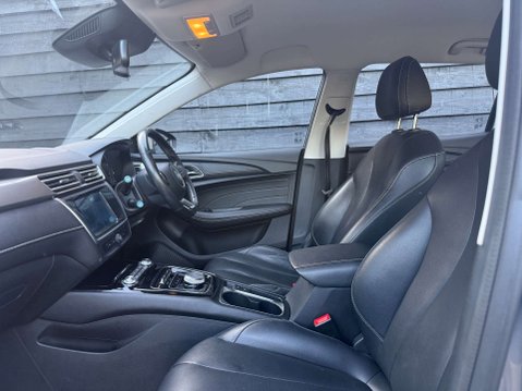 MG 5 MG5 Exclusive EV 5dr 42