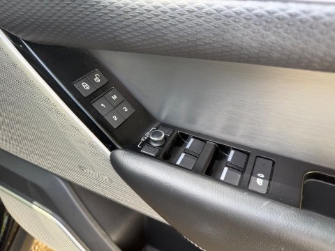 Land Rover Range Rover Velar R-DYNAMIC SE 41