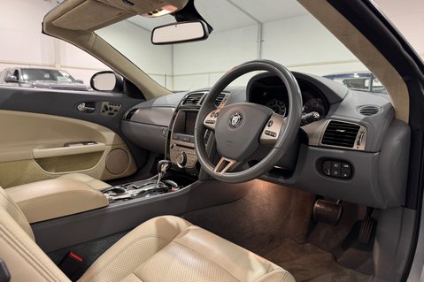 Jaguar XK 4.2 V8 Convertible 13