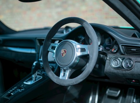Porsche 911 (991) Carrera GTS 11