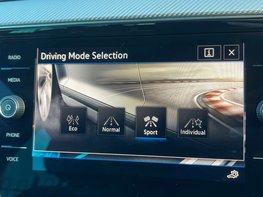 Volkswagen Passat 1.5 Passat R-Line TSi Evo 5dr 51