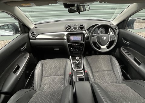 Suzuki Vitara SZ5 BOOSTERJET MHEV 11