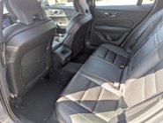 Volvo V60 2.0 V60 Momentum B4 MHEV Auto 5dr 19
