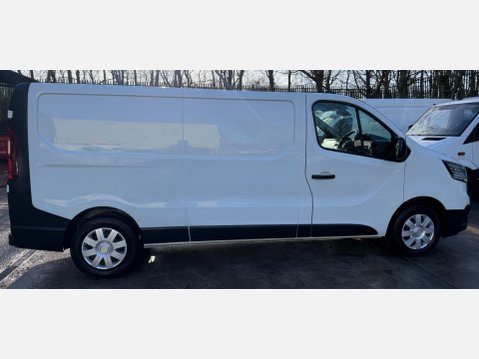 Renault Trafic 2.0 dCi Blue LL30 Business Panel Van 5dr Diesel Manual L2 H1 Euro 6 (s/s) ( 8