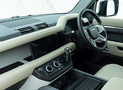 Land Rover Defender 110 XS Edition P400 17