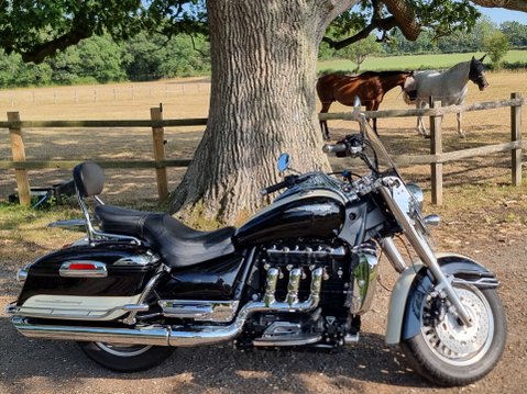 Triumph Rocket 111 Touring Old English White over Black 1 owner from New 2