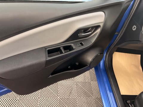 Toyota Yaris 1.5 VVT-i Icon Tech Euro 6 5dr 27