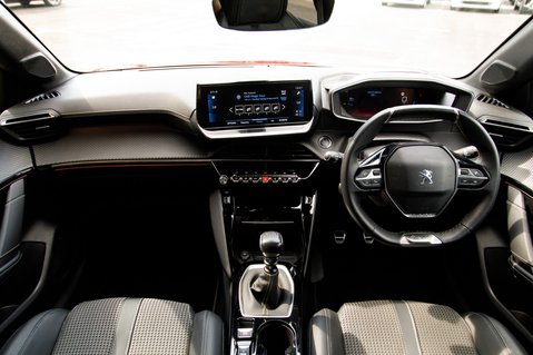 Peugeot 208 PURETECH GT S/S 3