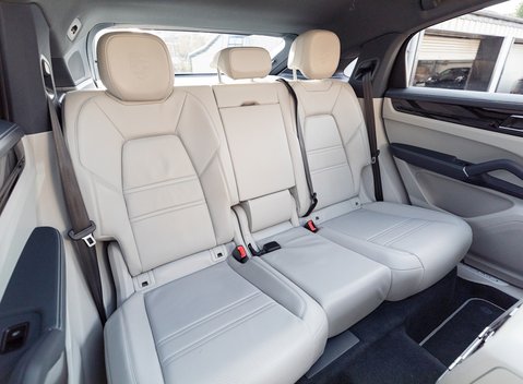 Porsche Cayenne E-Hybrid Coupé 14