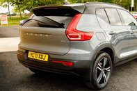 Volvo XC40 B4 R-DESIGN MHEV 8
