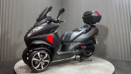Peugeot Metropolis 400 RXR 2017 ONLY 10K 3 WHEELER TRIKE CAR LICENCE LONG MOT 12