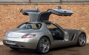 Mercedes-Benz SLS AMG 8