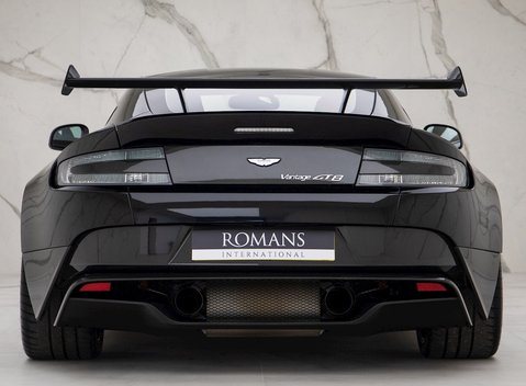 Aston Martin Vantage GT8 5