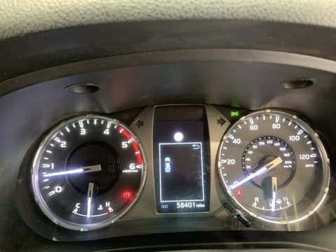 Toyota Hilux INVINCIBLE 4WD D-4D DCB 19