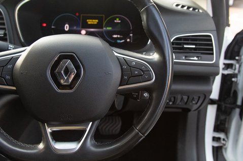 Renault Megane ICONIC E-TECH 20