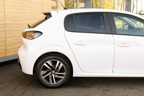 Peugeot 208 PURETECH ACTIVE PREMIUM PLUS S/S 7