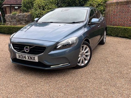 2014 VOLVO V40 2.0 V40 SE LUXURY NAV D3 AUTO 5DR MILEAGE 75,000 MILES YEAR... photo