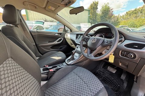 Vauxhall Astra DESIGN S/S.. AUTOMATIC.. 5 SERVICES.. BLUETOOTH.. DAB.. CRUISE CONTROL..A/C 21
