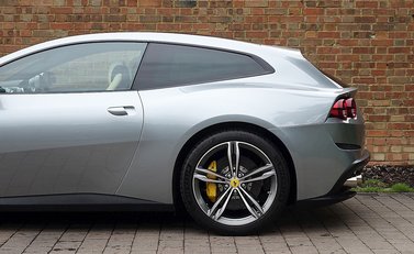 Ferrari GTC4 Lusso 9