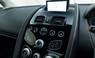 Aston Martin V12 Vantage S 20