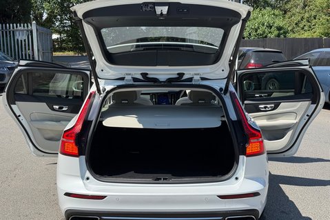 Volvo V60 RECHARGE T6 INSCRIPTION AWD - FULL MAIN DEALER SERVICE - HUGE SPEC 18