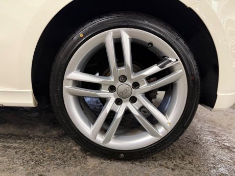 Audi A1 1.4 TFSI S line S Tronic Euro 5 (s/s) 3dr 22