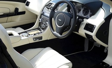 Aston Martin DB9 Volante 20