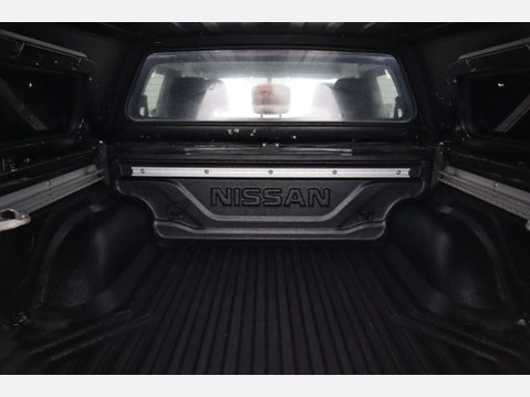 Nissan Navara 2.3 Navara Tekna dCi Auto 4WD 5dr 28