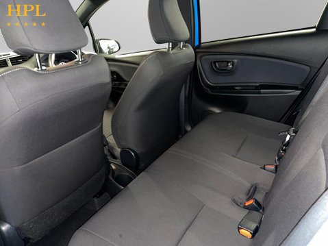 Toyota Yaris 1.5 VVT-h Cyan Bi-Tone Hatchback 5dr Petrol Hybrid E-CVT Euro 6 (s/s) (100 20