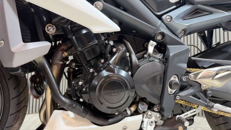 Triumph Street Triple 2013 ONLY 13K STUNNING EXAMPLE NEW MOT WARRANTY 17