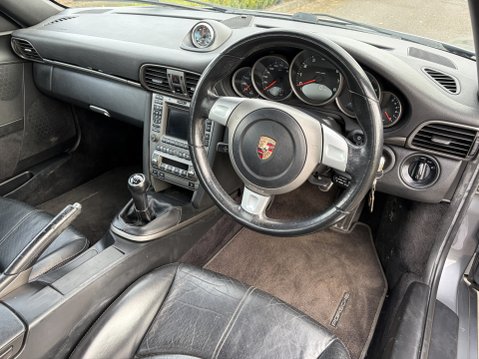 Porsche 911 CARRERA 2 15