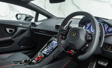 Lamborghini Huracan LP640-4 EVO 8