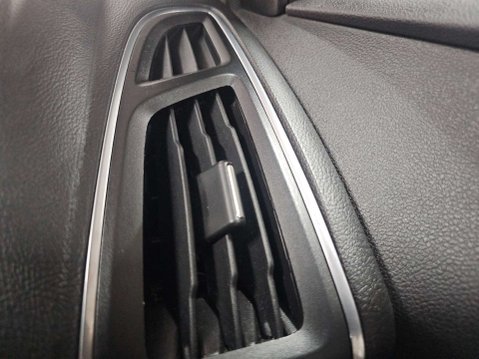 Ford Focus 1.6 Focus Zetec 125 Auto 5dr 48