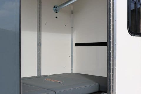 Renault Master DEMO MODEL 3.5 TON ADVANCE 150 AUTO STALLION BUILD SEEKER HORSEBOX REAR BED 27