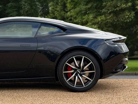 Aston Martin DB11 V8 11
